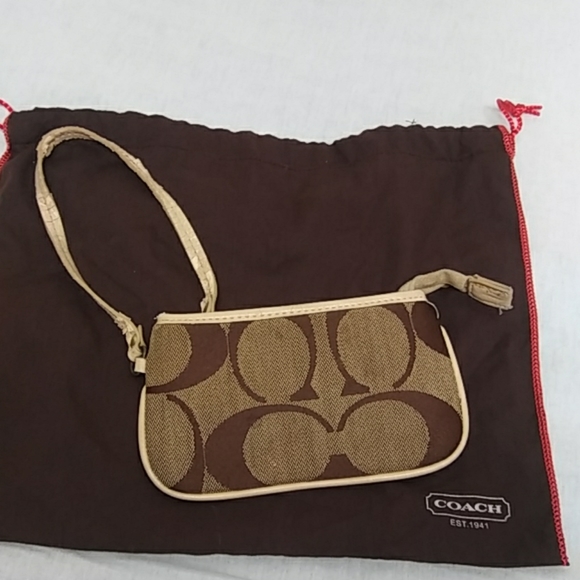 Coach Handbags - Coach wristlet